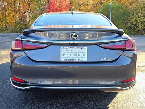 2025 Lexus ES 300h Base