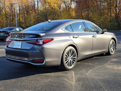 2025 Lexus ES 300h Base