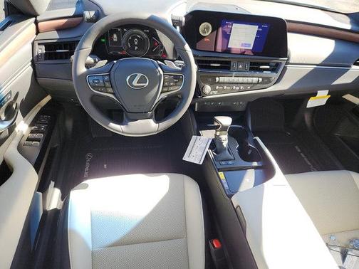 2025 Lexus ES 300h Base
