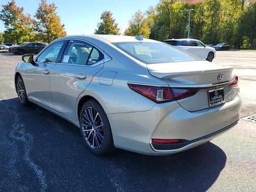 2025 Lexus ES 300h Base