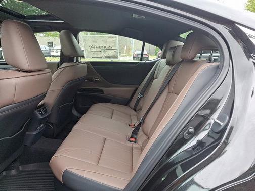 2025 Lexus ES 300h Luxury