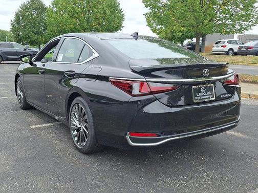 2025 Lexus ES 300h Luxury
