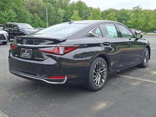 2025 Lexus ES 300h Luxury