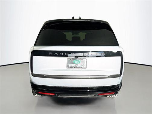 2025 Land Rover Range Rover P530 SE