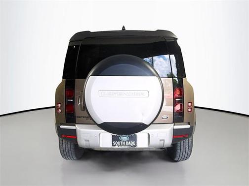 2020 Land Rover Defender 110 SE