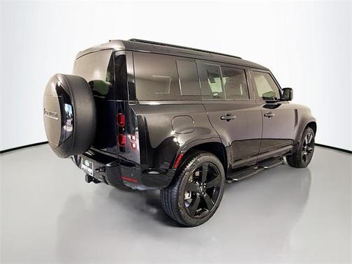 2025 Land Rover Defender 110 P400 X-Dynamic SE