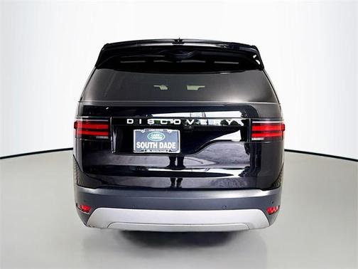 2024 Land Rover Discovery P300 S