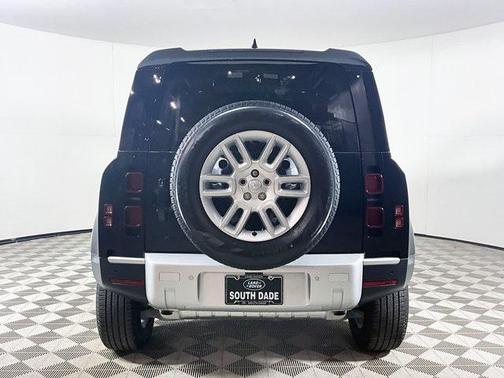 2025 Land Rover Defender 110 P400 S