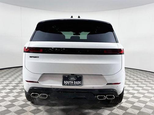 2025 Land Rover Range Rover Sport SE
