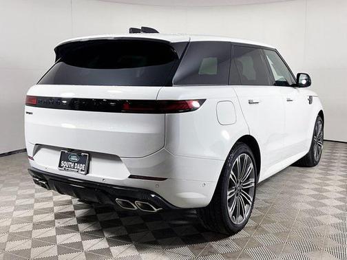 2025 Land Rover Range Rover Sport SE