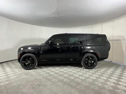 2025 Land Rover Defender 130 P400 X-Dynamic SE