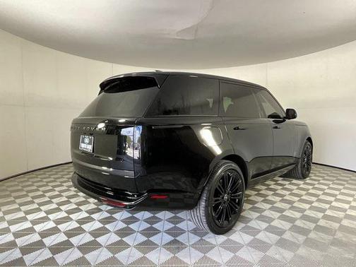 2025 Land Rover Range Rover P530 SE