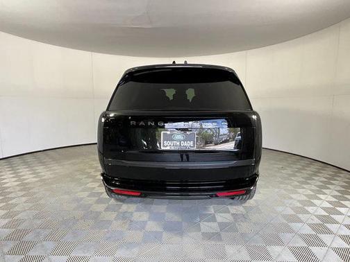 2025 Land Rover Range Rover P530 SE