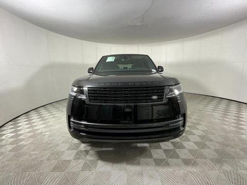 2025 Land Rover Range Rover P530 SE