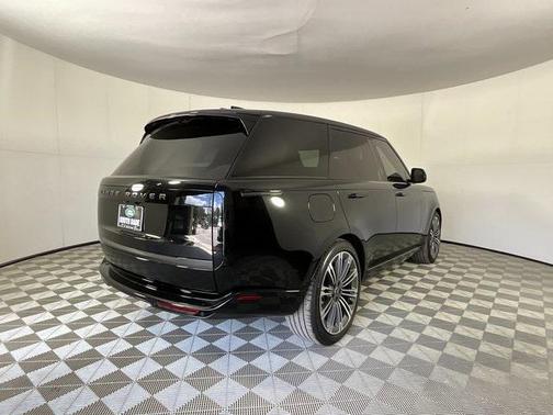 2025 Land Rover Range Rover P530 SE