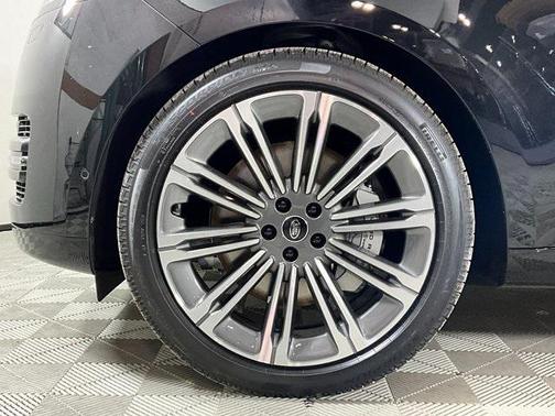 2025 Land Rover Range Rover P530 SE