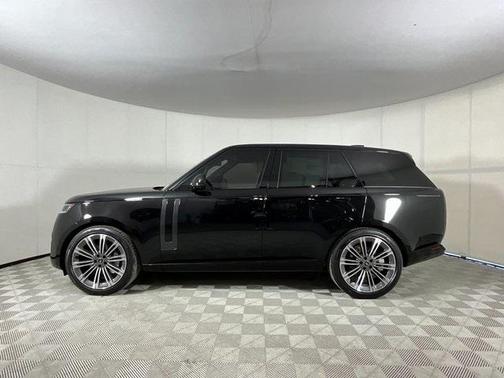 2025 Land Rover Range Rover P530 SE
