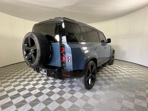 2025 Land Rover Defender 110 P400 X-Dynamic SE