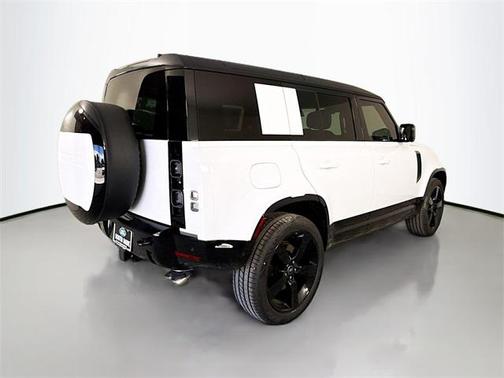 2025 Land Rover Defender 110 V8