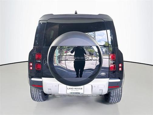 2021 Land Rover Defender 110 SE