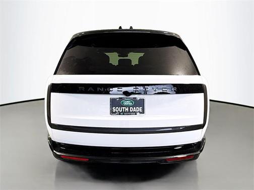 2025 Land Rover Range Rover P400 SE 7 Seat
