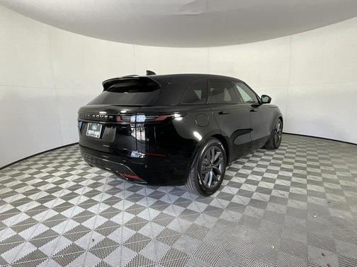 2026 Land Rover Range Rover Velar P250 SE R-Dynamic