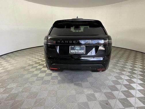 2026 Land Rover Range Rover Velar P250 SE R-Dynamic