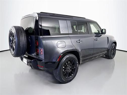 2022 Land Rover Defender 110 X-Dynamic HSE