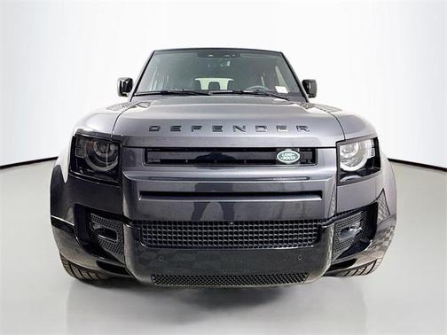 2025 Land Rover Defender 130 P400 X-Dynamic SE