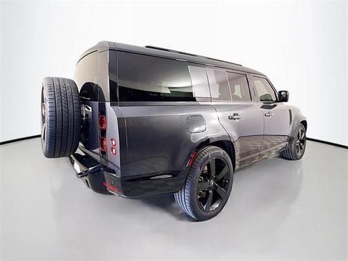 2025 Land Rover Defender 130 P400 X-Dynamic SE