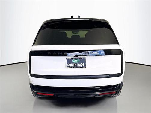 2025 Land Rover Range Rover P400 SE