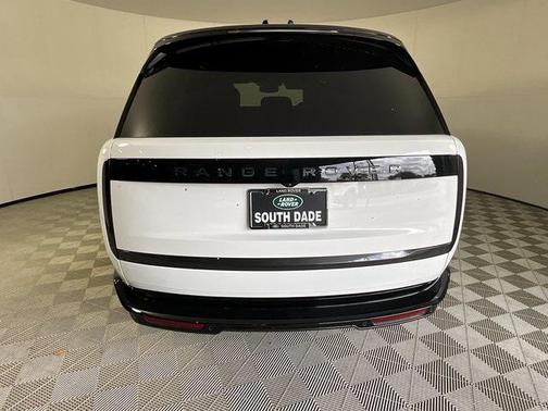 2025 Land Rover Range Rover P530 SE