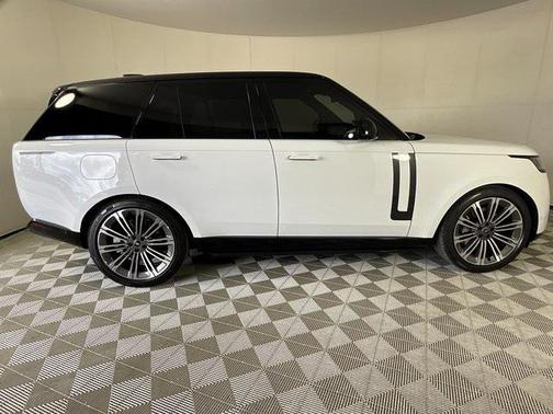 2025 Land Rover Range Rover P530 SE