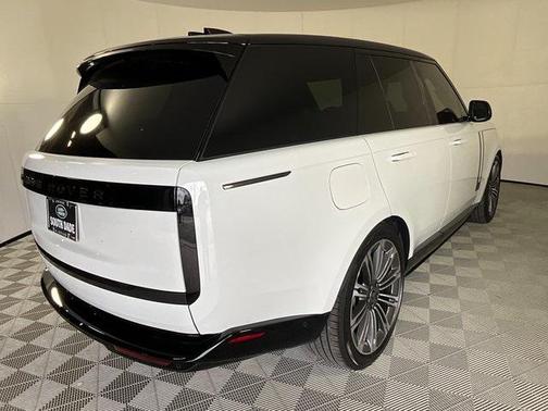 2025 Land Rover Range Rover P530 SE