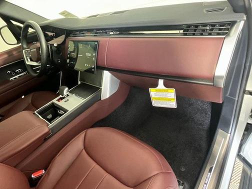 2025 Land Rover Range Rover P530 SE