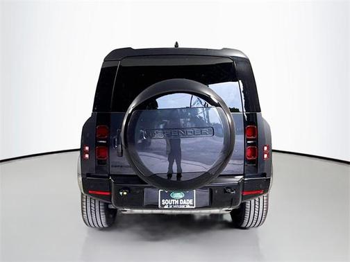 2025 Land Rover Defender 110 P400 X-Dynamic SE