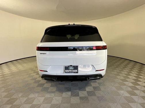 2025 Land Rover Range Rover Sport SE