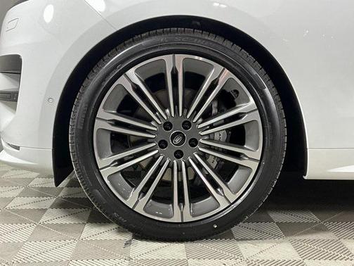 2025 Land Rover Range Rover Sport SE