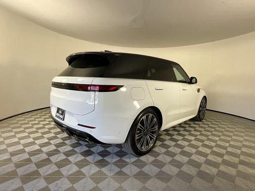 2025 Land Rover Range Rover Sport SE