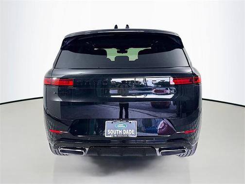 2025 Land Rover Range Rover Sport SE