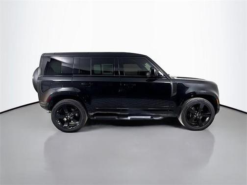 2025 Land Rover Defender 110 V8
