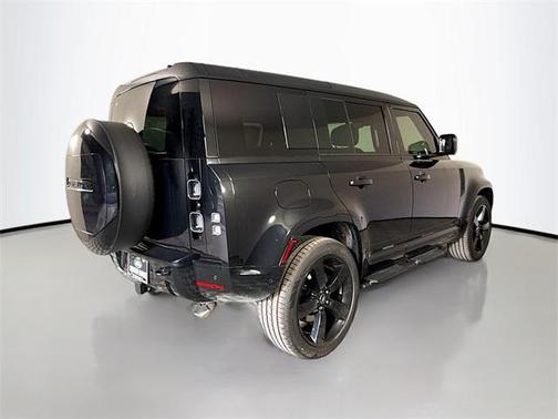 2025 Land Rover Defender 110 V8