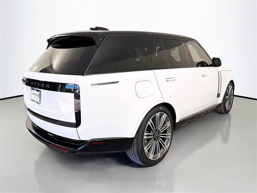 2025 Land Rover Range Rover P530 SE