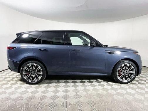 2025 Land Rover Range Rover Sport SE