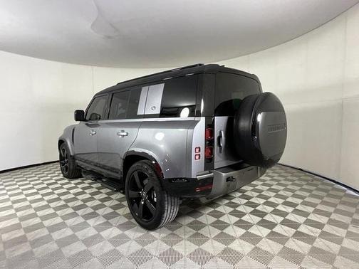 2024 Land Rover Defender 110 P400 X-Dynamic SE
