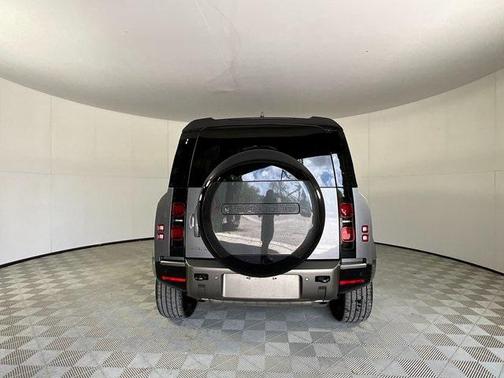 2024 Land Rover Defender 110 P400 X-Dynamic SE