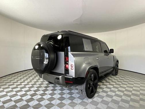 2024 Land Rover Defender 110 P400 X-Dynamic SE