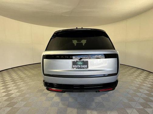 2025 Land Rover Range Rover P530 SE