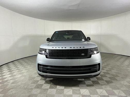 2025 Land Rover Range Rover P530 SE