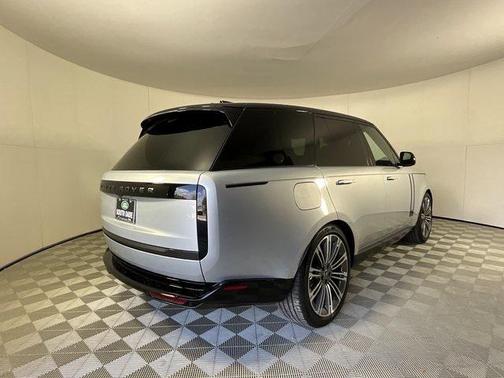 2025 Land Rover Range Rover P530 SE